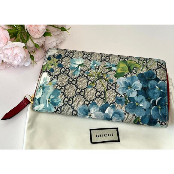 Gucci GG Blooms Supreme zip-around wallet in blue and red leather - Picture 1 of 12